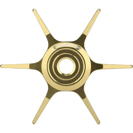 Die Gomexus Sternbremse Aluminium 64 mm für Abu Garcia ist ein goldenes, sechsspeichiges, sternförmiges Upgrade-Teil mit einem zentralen Loch und der Gravur „Gomexus“, von oben auf weißem Hintergrund dargestellt.