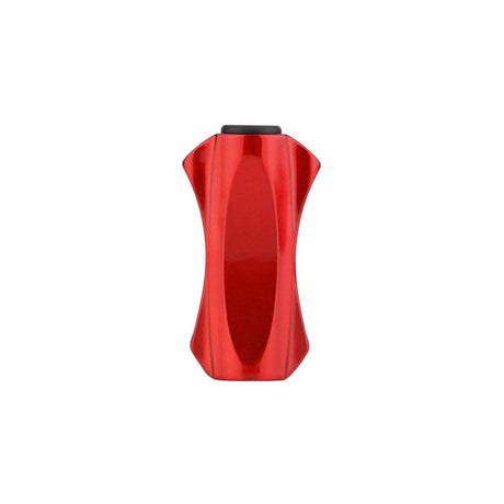 Ein glänzender, metallisch roter Gomexus Ultra Light Knob mit einer geschwungenen Sanduhrform und schwarzer Spitze, der für Shimano Daiwa-Rollen entwickelt wurde, ist auf einem schlichten weißen Hintergrund zentriert.