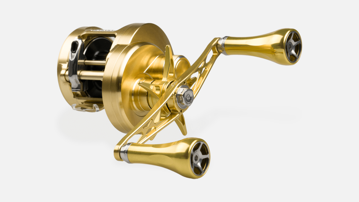 Der Taken GT106 Griff von Taken ist ein Duraluminium Griff mit A7 Aluminium Knöpfen für Shimano & Daiwa Rollen, abgebildet auf einem schlichten weißen Hintergrund.