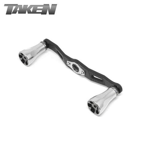 Ein Taken One11 A2 Carbon Handle 111 mm - Carbon Power Handle mit A2 Aluminiumknöpfen für Shimano & Daiwa, in der Farbe Titan, wird auf einem weißen Hintergrund dargestellt. Das Wort "TAKEN" erscheint in der oberen linken Ecke.