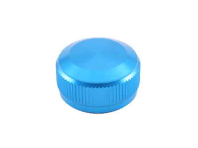 Die Avail Hell Blau Aluminum Spool Tension Knob Cap für 19 SLX MGL, 20 SLX DC und 21 SLX BFS ist rund mit einer glatten Oberseite und strukturierten Seiten für mehr Griffigkeit, dargestellt auf einem schlichten weißen Hintergrund.