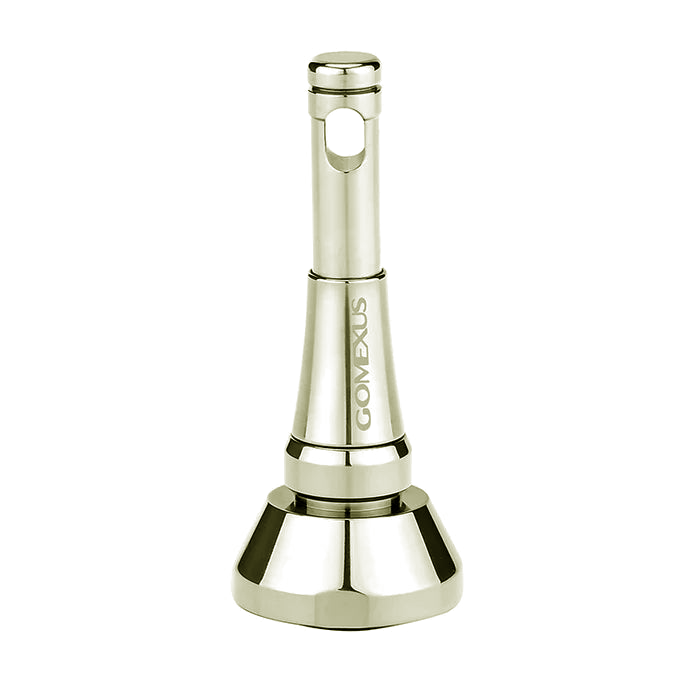 Der Gomexus Reel Stand TR6 ist ein metallischer, kegelförmiger, faltbarer Schutzständer für Stationärrollen mit „Gomexus“-Branding, zylindrischem Oberteil mit Loch und salzwasserbeständigem Design – perfekt für Ihre Angelrolle. Fotografiert auf weißem Hintergrund.