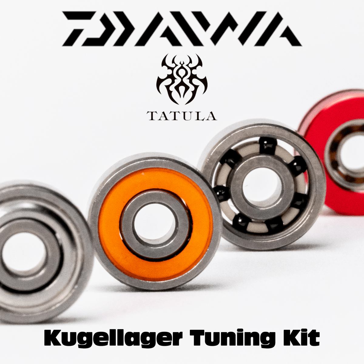 Nahaufnahme von vier bunten Kugellagern mit RL-Angelrollentuning-Logos. Unterer Text: RL-TNG Kugellager Tuning Kit fΓΌr Daiwa Tatula - Spulenlager & Pinionlager Upgrade. Das ideale Upgrade fΓΌr Ihre Rolle.