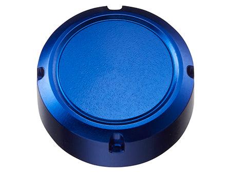 Ein metallisch blaues rundes Stück mit flacher Oberseite, flachen, geriffelten Kanten und vier Kerben – Teil des RL-TNG | SLP Works 24 Steez SV TW Color Kit | Blau von RL-Angelrollentuning.