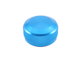 Die Avail Hell Blau Aluminum Spool Tension Knob Cap für 19 SLX MGL, 20 SLX DC und 21 SLX BFS ist rund mit einer glatten Oberseite und strukturierten Seiten für mehr Griffigkeit, dargestellt auf einem schlichten weißen Hintergrund.
