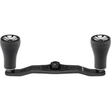 Der Gomexus 95mm Carbon Griff mit P20 Knobs ist ein silberner Angelrollengriff mit texturierten P20 Knobs und einem zentralen Befestigungspunkt, hergestellt aus Kohlefaser.