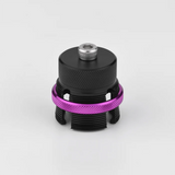 Die Gomexus Flat Spool für Shimano 20 & 22 Metanium, eine schwarze Aluminium-BFS-Spule mit einem gerändelten lila Ring und einem silbernen Bolzen, wird vor einem schlichten weißen Hintergrund gezeigt.