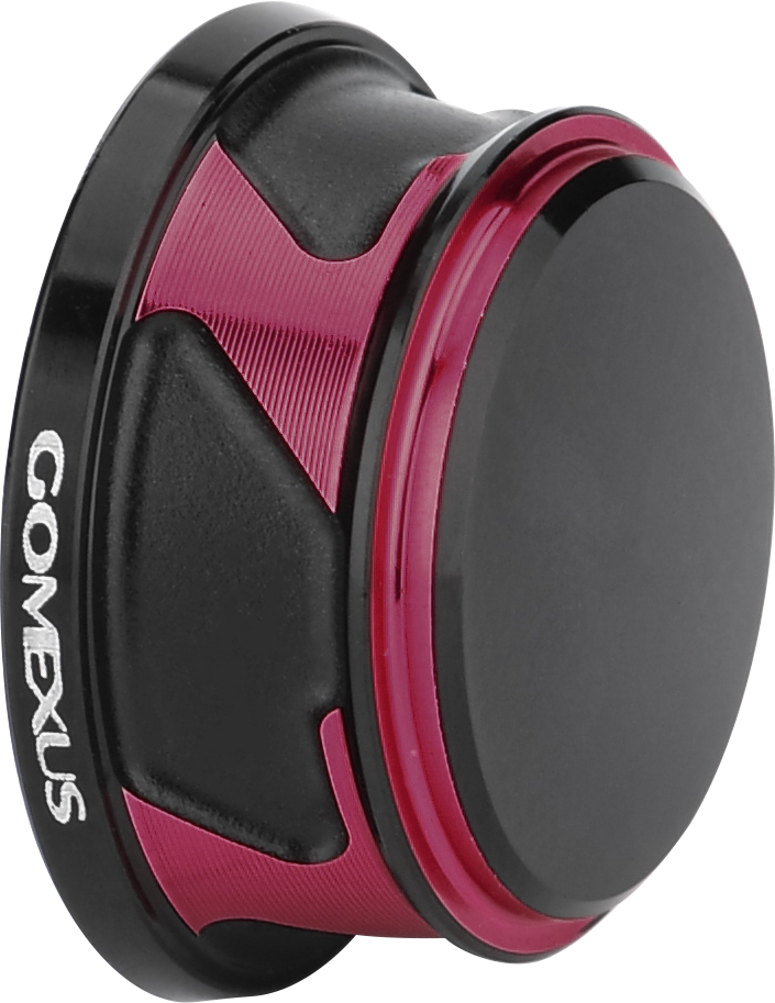 Eine schwarz-rote Gomexus-Griffschraubkappe für Daiwa und Shimano mit weißem GOMEXUS-Logo, strukturiertem Griff und Kompatibilität mit den Größen 2000–5000er, abgebildet auf weißem Hintergrund.