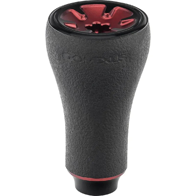 Der Gomexus P20 mm TPE-Knopf von Gomexus ist ein schwarz-rot strukturierter Ganghebel mit abgerundeter Oberseite, ausgestellter Basis, rotem Akzent, Aussparungen auf der Oberseite und strapazierfähigem TPE-Material für verbesserten Halt.