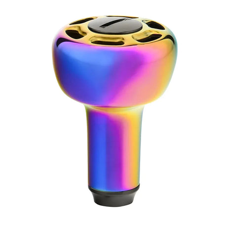 Der Gomexus Titan-Power-Knopf 30 mm TA30 verfügt über ein regenbogenfarbenes Farbverlaufsfinish, eine abgerundete Oberseite mit mehreren Aussparungen und eine zylindrische Basis. Fotografiert vor weißem Hintergrund.