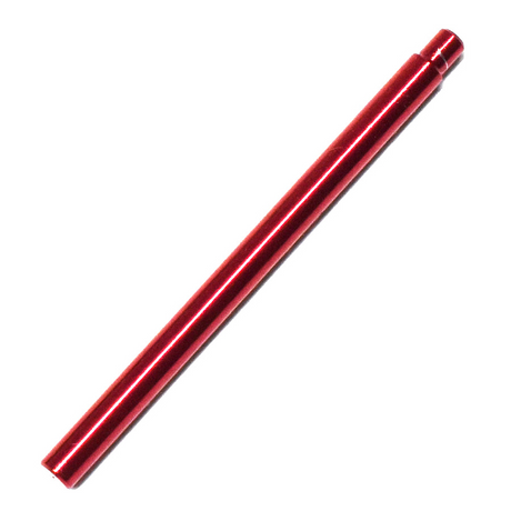 Abgebildet ist der Hedgehog Studio Level Wind Shaft für Shimano 22 Aldebaran BFS – Tuning-Schaft für perfekte Schnurführung in Metallic-Rot mit leicht verjüngtem Ende, konzipiert als Upgrade-Teil, fotografiert auf weißem Hintergrund.