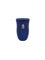 Ein blauer SLP Works RCS i-Shape Korkknopf mit einem ergonomischen Design und einem weißen Pfeil nach oben Logo auf der Vorderseite. Er hat eine glatte Oberfläche, ist wahrscheinlich aus Metall oder Kunststoff und wird vor einem weißen Hintergrund gezeigt.