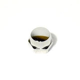 Eine Nahaufnahme der Avail Shimano Handle Locknut M7 für Original Shimano Kurbeln, in Chrom, zeigt eine Sechskantmutter mit einer weißen Kunststoffkappe, die teilweise mit dunkler Flüssigkeit gefüllt ist, vor einem schlichten weißen Hintergrund.