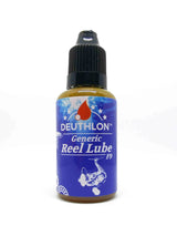 Deuthlon Reel Lube | 30 ml-ideal für die Angelrollen Pflege, verfügt über fortschrittliche DUST-Shield-Technologie. Kommt in einer kleinen Flasche mit blauem Etikett, schwarzer Kappe und Angelrollen-Abbildung auf der Vorderseite.