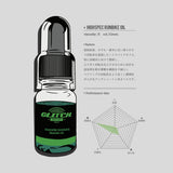 Eine digitale Illustration zeigt eine kleine Flasche mit der Aufschrift „Glitch Oil High Spec Bearing“ mit grüner Flüssigkeit, Produktdetails auf Englisch und Japanisch, ein grün-graues Leistungsdiagramm und einen Verweis auf Glitch Oil Japan.