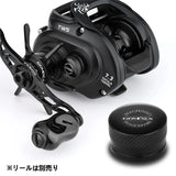 Eine Gomexus Aluminum Spool Tension Knob Cap für Daiwa Tatula Rollen ist neben einer schwarzen Daiwa Tatula Baitcaster abgebildet. Die Rolle wird separat verkauft, wie im japanischen Text am unteren Rand vermerkt.