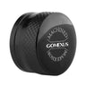 Die Gomexus Aluminum Spool Tension Knob Cap für Daiwa Tatula Rollen ist ein schwarzer Metallknopf mit strukturiertem Griff und "MACHINED BRAKE KNOB" plus "GOMEXUS" in weiß - perfekt, um Ihre Rolle aufzuwerten. Marke: Gomexus. Farbe: Schwarz.