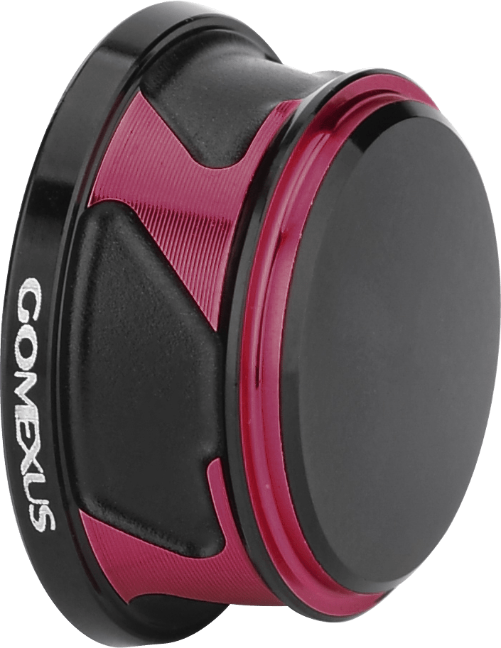 Eine schwarz-rote Gomexus-Griffschraubkappe für Daiwa und Shimano mit weißem GOMEXUS-Logo, strukturiertem Griff und Kompatibilität mit den Größen 2000–5000er, abgebildet auf weißem Hintergrund.