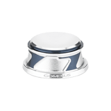 Auf weißem Hintergrund ist eine silber-blaue Gomexus-Griffschraubkappe für Daiwa- und Shimano-Rollen (2000-5000er) mit strukturiertem Griff und eingraviertem GOMEXUS-Logo abgebildet.