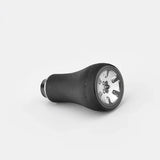 Der Gomexus P20 mm TPE-Knopf ist ein schwarzer, strukturierter, zylindrischer Griff mit einem metallischen runden Ende mit einem sternförmigen Muster, das vor einem schlichten weißen Hintergrund dargestellt ist.