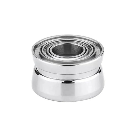 Das Gomexus Schnurlaufröllchen für Shimano Angelrollen von Gomexus, in Silber, präsentiert sich kompakt arrangiert auf einem schlichten weißen Hintergrund.