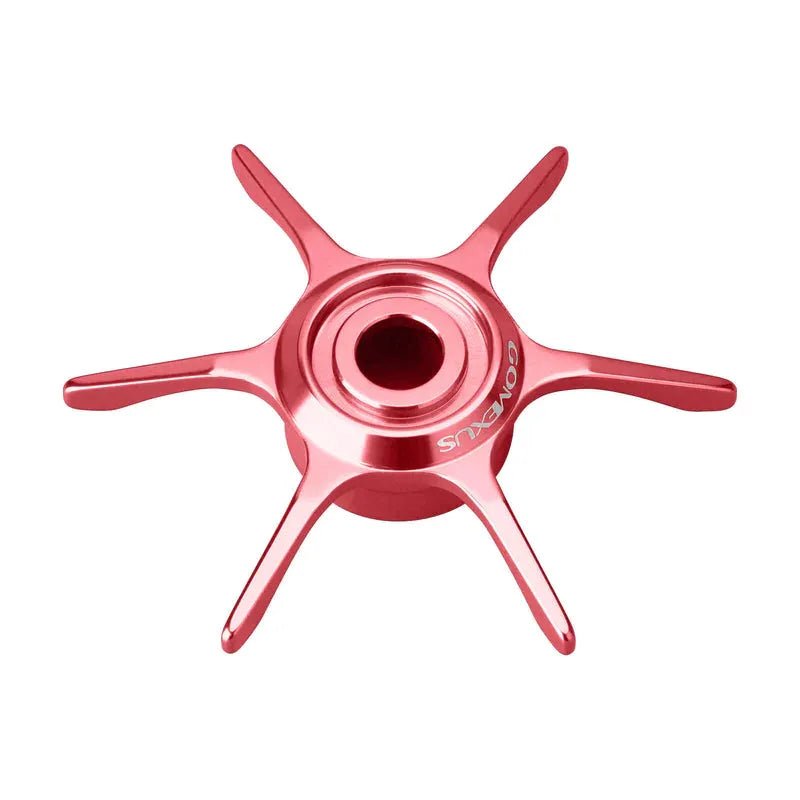 Eine metallisch pinke, sechsspeichige, sternförmige Fahrradnabe im Stardrag-Design mit „Gomexus“-Branding vor weißem Hintergrund. Produkt: Gomexus Sternbremse 65 mm | Daiwa.