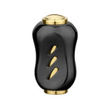 Ein schwarz-goldener Gomexus-Knopf aus Titan (22 mm) mit zylindrischer, gewellter Form, drei diagonalen Goldschlitzen an der Seite und goldfarbenen, runden Enden wird vor einem schlichten weißen Hintergrund gezeigt.