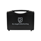 Eine schwarze Tragetasche aus Hartplastik mit Tragegriff, dem RL-Angelrollentuning-Logo und weißem Text – ideal zur Aufbewahrung Ihres Ready to Go Wartungskits oder Baitcaster-Zubehörs. Abgebildet auf schlichtem weißem Hintergrund.