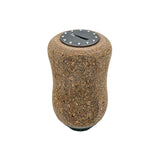 Der RL-TNG Kork Knob 20 mm von RL-Angelrollentuning ist ein zylindrischer Korkgriff mit einer schwarzen Oberseite mit weißen Markierungen, der für eine universelle Passform konzipiert ist – ideal, um Ihrer Angelrolle einen einzigartigen Stil zu verleihen.
