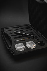 RL-TNG Wartungskit von RL-Angelrollentuning: Deine stylische Tacklebox fürs Baitcaster-Tuning! Im robusten, schwarzen Hardcase findest du alles für dein Angelrollen-Upgrade: Feine Präzisionswerkzeuge, ein cleveres Pen-Tool und zwei durchsichtige Aufbewahrungsboxen – ordentlich verstaut im Schaumstoff. Perfekt zum Pflegen, Schrauben und Tunen Ihrer Baitcaster-Rolle!.