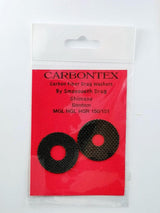 In einer Kunststoffverpackung befinden sich zwei schwarze Carbontex Bremsscheiben für Shimano Baitcasterrollen von Smoothdrag, die auf einer roten Karte mit der Aufschrift "Bremsscheiben Carbontex | Shimano Baitcasterrolle" für optimale Bremskraft sorgen.