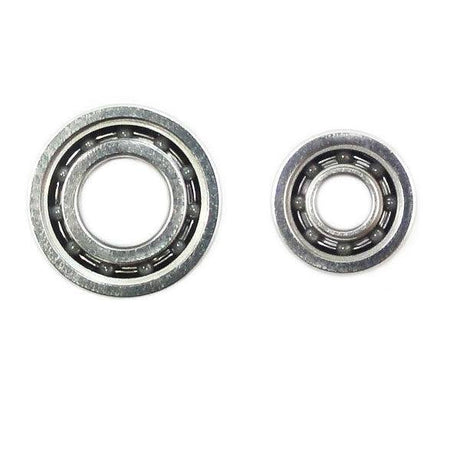 Auf weißem Hintergrund sind zwei Hedgehog Studio „Kattobi“ Keramik Kugellager (1150 & 830 Air) für Daiwa Baitcasterrollen abgebildet, wobei sich links das größere Lager und rechts das kleinere befindet.