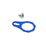 Eine Kontermutterplatte | verschiedene Farben von RL-Angelrollentuning wird mit einem blau eloxierten Aluminium-Flaschenöffner, einer silbernen Kreuzschlitzschraube und Kontermutterplatten gezeigt, alles auf weißem Hintergrund.